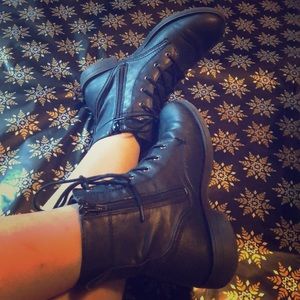 Black leather motorcycle boots size 9.5